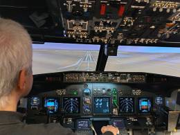 Simulador de vuelo Gen 738 de Lasa Dynamics para aviones Boeing B737 instalado en el Centro de Simulaci�n A�rea de la Universidad de Le�n y perteneciente a la escuela de pilotos FlyBy.