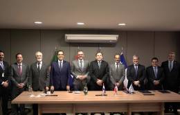 Foto de grupo tras el acuerdo inicial hacia la creación del Cielo Único sudamericano.