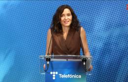 La presidenta de la Comunidad de Madrid durante el anuncio de las ayudas a los drones, ventanilla única administrativa para su gestión y dronódromo. Foto: Fotograma capturado de un vídeo de la Comunidad de Madrid.