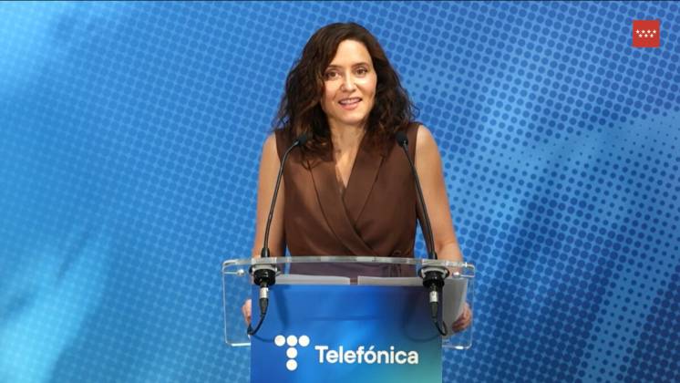 La presidenta de la Comunidad de Madrid durante el anuncio de las ayudas a los drones, ventanilla �nica administrativa para su gesti�n y dron�dromo. Foto: Fotograma capturado de un v�deo de la Comunidad de Madrid.