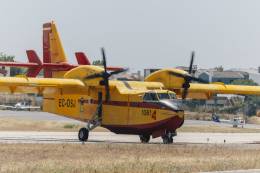 Avi�n de Avincis CL-215T . Foto: Avincis