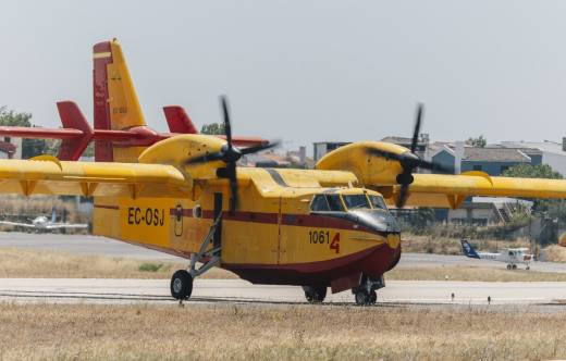 Avi�n de Avincis CL-215T . Foto: Avincis