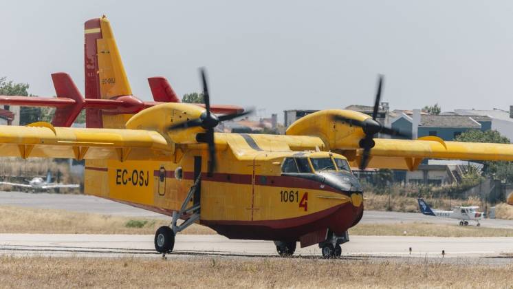 Avi�n de Avincis CL-215T . Foto: Avincis