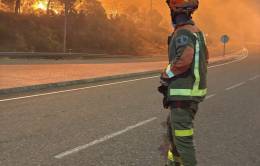 Bombero frente a uno de los incendios de la Comunidad de Madrid. Foto: Comunidad de Madrid