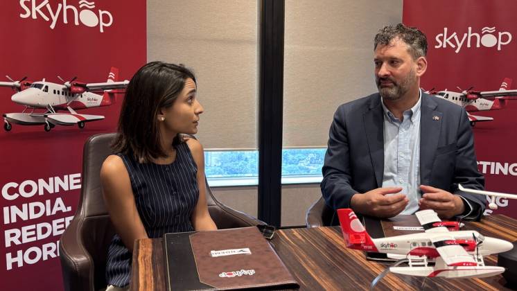 De izquierda a derecha, Avani Singh, fundadora y directora ejecutiva de SkyHop Aviation, y Eric Lithun, que tiene los mismos atributos en Noemi Aerospace.