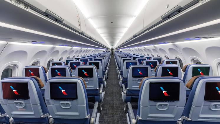 Interior de un avi�n de fuselaje estrecho de American Airlines con las nuevas pantallas 4k. Foto: American Airlines