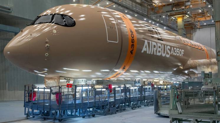 El primer prototipo del Airbus A350F (MSN700) con su nueva librea. Foto: Airbus