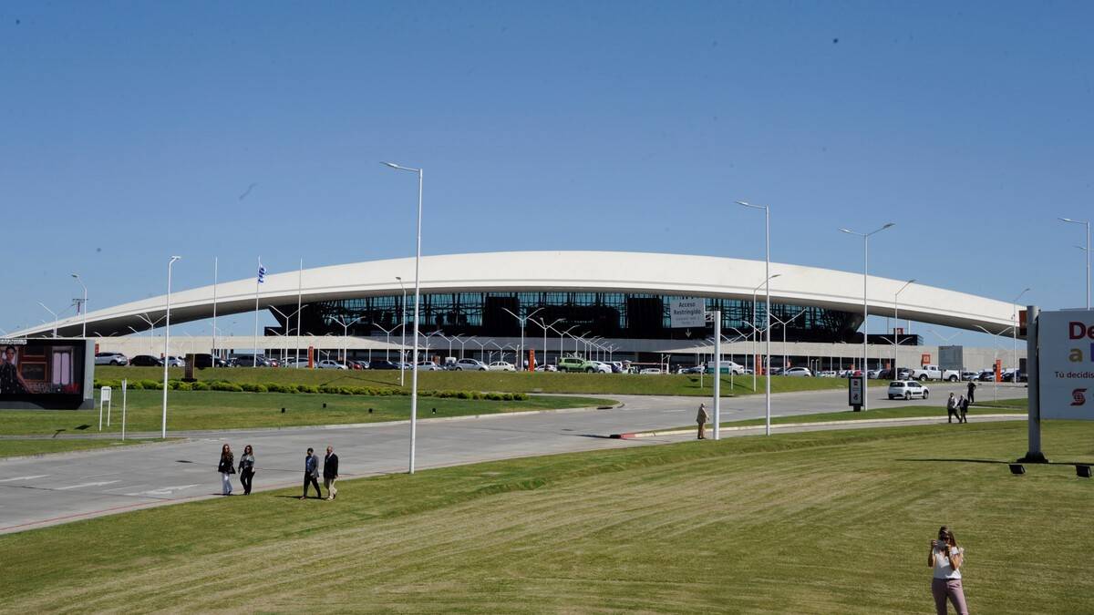 Vista exterior del Aeropuerto de Carrasco. Vista exterior del Aeropuerto de Carrasco.