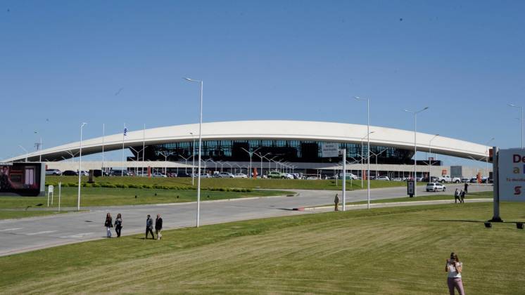 Vista exterior del Aeropuerto de Carrasco.