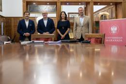 Foto de grupo tras la firma del acuerdo de cuatro a�os de la Universidad de Granada y Andaluc�a Aerospace. Foto: Andaluc�a Aerospace