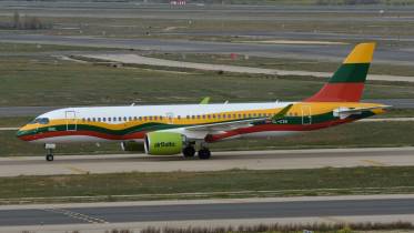 Airbus A220 de AirBaltic (foto Antonio Camarasa).