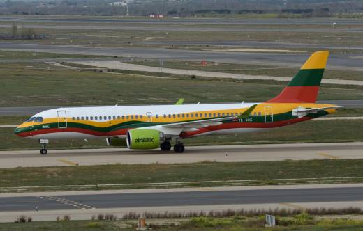 Airbus A220 de AirBaltic (foto Antonio Camarasa).