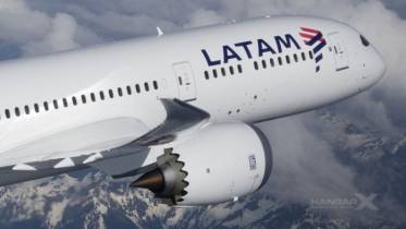 Avión de Latam en vuelo. Avión de Latam en vuelo.