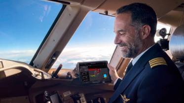 Piloto de Vueling utilizando la plataforma SkyBreathe. Foto: IAG Piloto de Vueling utilizando la plataforma SkyBreathe. Foto: IAG