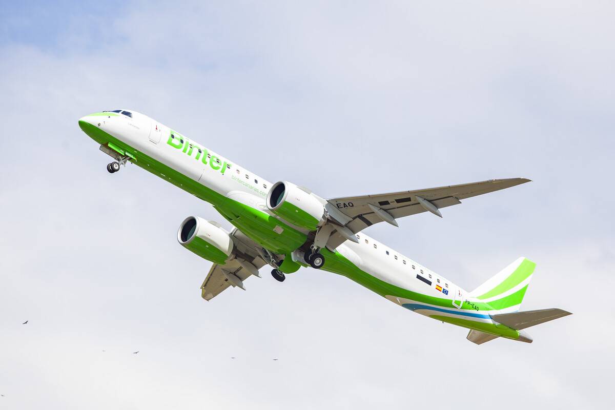 Avión Embraer E195-E2 de Binter en vuelo. Foto: Binter Avión Embraer E195-E2 de Binter en vuelo. Foto: Binter