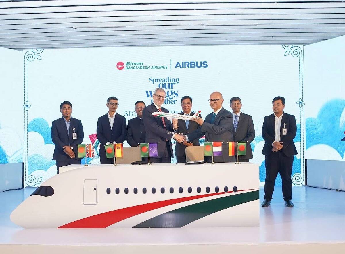 Foto de grupo tras la firma de encargo de Biman Bangladesh Airlines a Airbus de 10 aviones. Foto: Airbus Foto de grupo tras la firma de encargo de Biman Bangladesh Airlines a Airbus de 10 aviones. Foto: Airbus