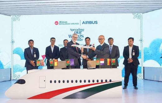 Foto de grupo tras la firma de encargo de Biman Bangladesh Airlines a Airbus de 10 aviones. Foto: Airbus