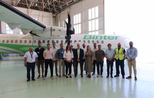 Foto de grupo de la reuni�n de siete aerol�neas con aviones ATR para abordar la operaci�n en clima c�lido. Foto: Binter