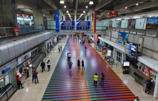 Imagen de archivo del pasillo central del Aeropuerto Internacional Sim�n Bol�var de Maiquet�a, en Venezuela.