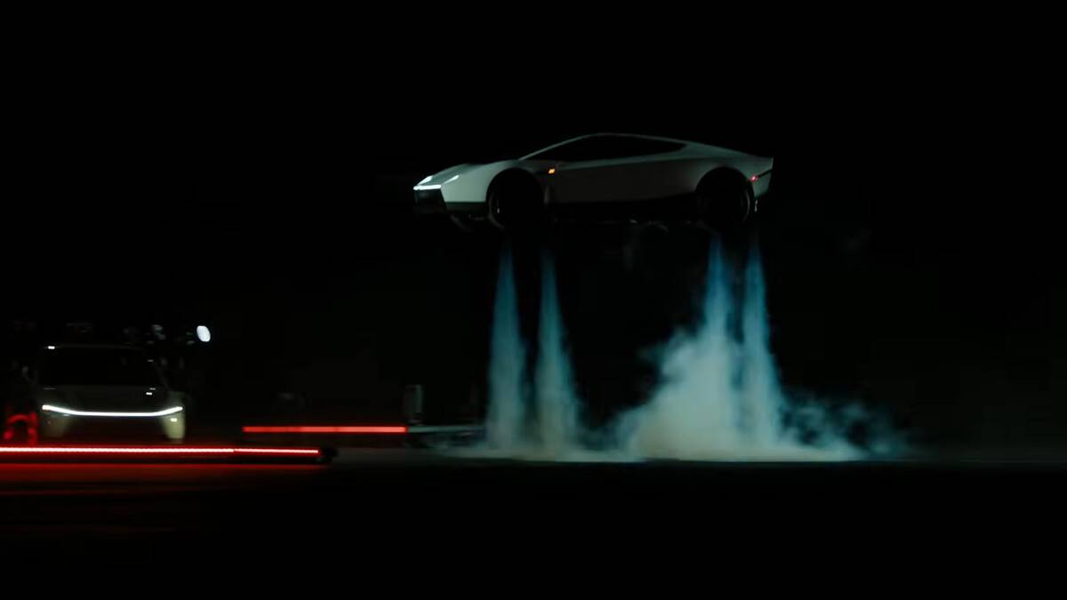 Captura de imagen del vídeo de presentación del nuevo Tesla Roadster Rocket en vuelo. Captura de imagen del vídeo de presentación del nuevo Tesla Roadster Rocket en vuelo.