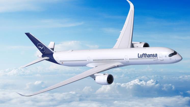 Avi�n de Lufthansa en vuelo.