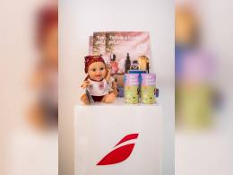 Nuevos productos solidarios de Unicef, Juegaterapia y la AECC que se vender�n en los aviones de Iberia. Foto: Iberia