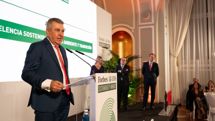 Carlos Bertomeu, presidente de Air Nostrum tras recoger el premio. Foto: Air Nostrum