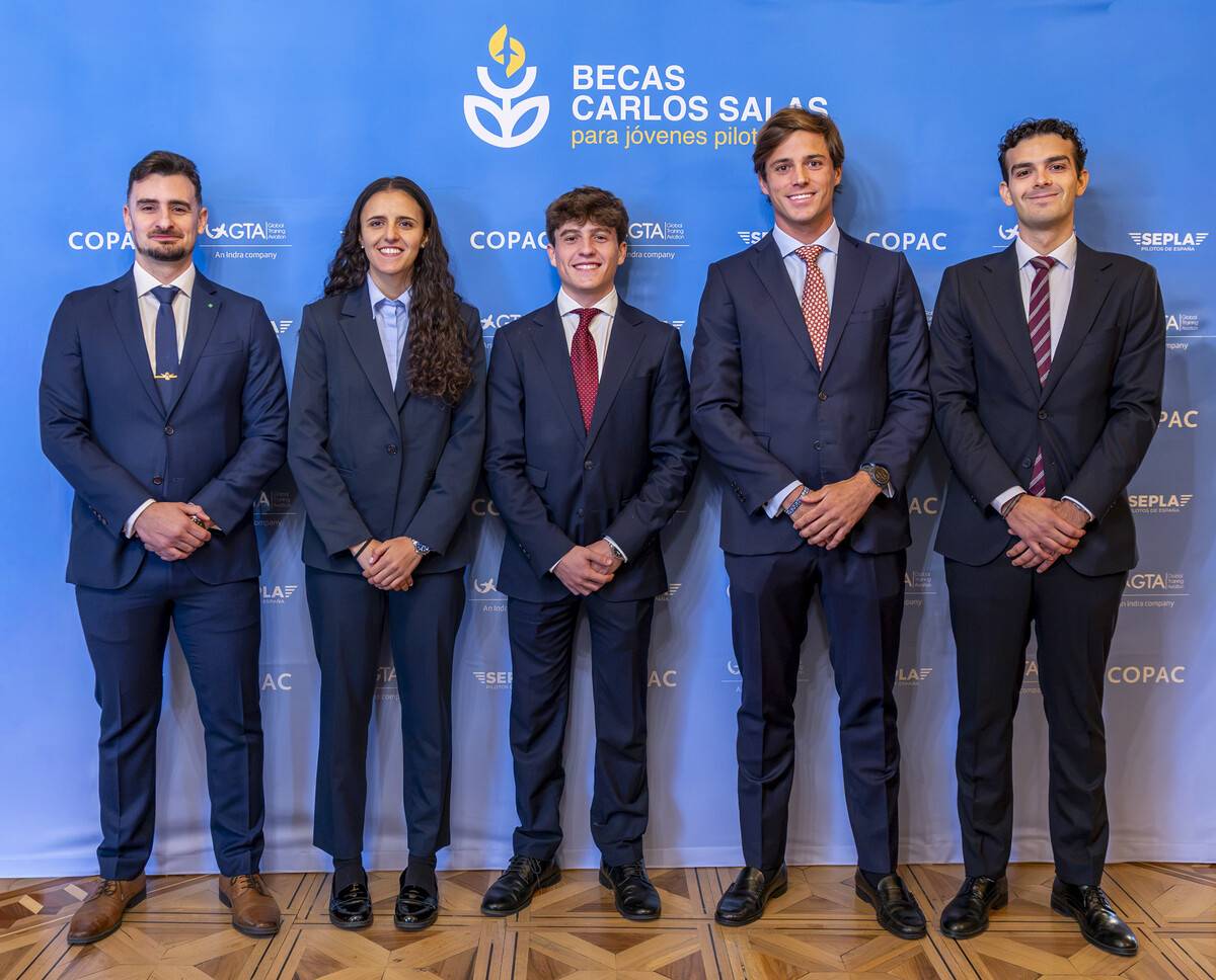 Ganadores de la V Edici�n Becas Carlos Salas. Foto: Colegio Oficial de Pilotos de la Aviaci�n Comercial (COPAC)