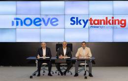 Foto de grupo tras el anuncio del acuerdo entre Moeve y Skytanking. Foto: Moeve