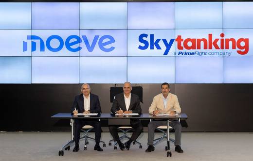 Foto de grupo tras el anuncio del acuerdo entre Moeve y Skytanking. Foto: Moeve