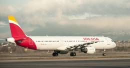 Imagen de archivo de un avi�n de Iberia en pista.