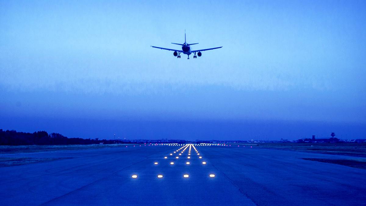 Avin a punto de aterrizar.
