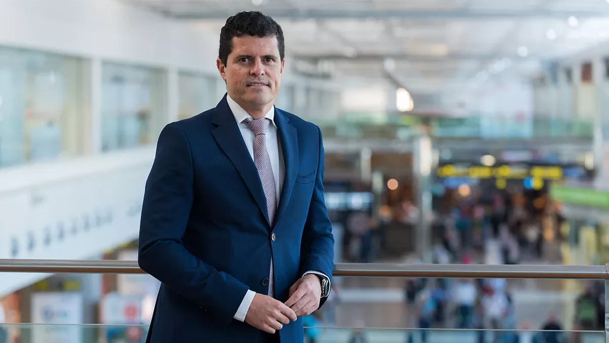 Santiago Yus Senz de Cenzano consejero delegado y director general del grupo ANB y desde el 1 de diciembre de 2022 consejero delegado tanto de ANB como de BOAB (Bloque de Once Aeropuertos de Brasil).  
