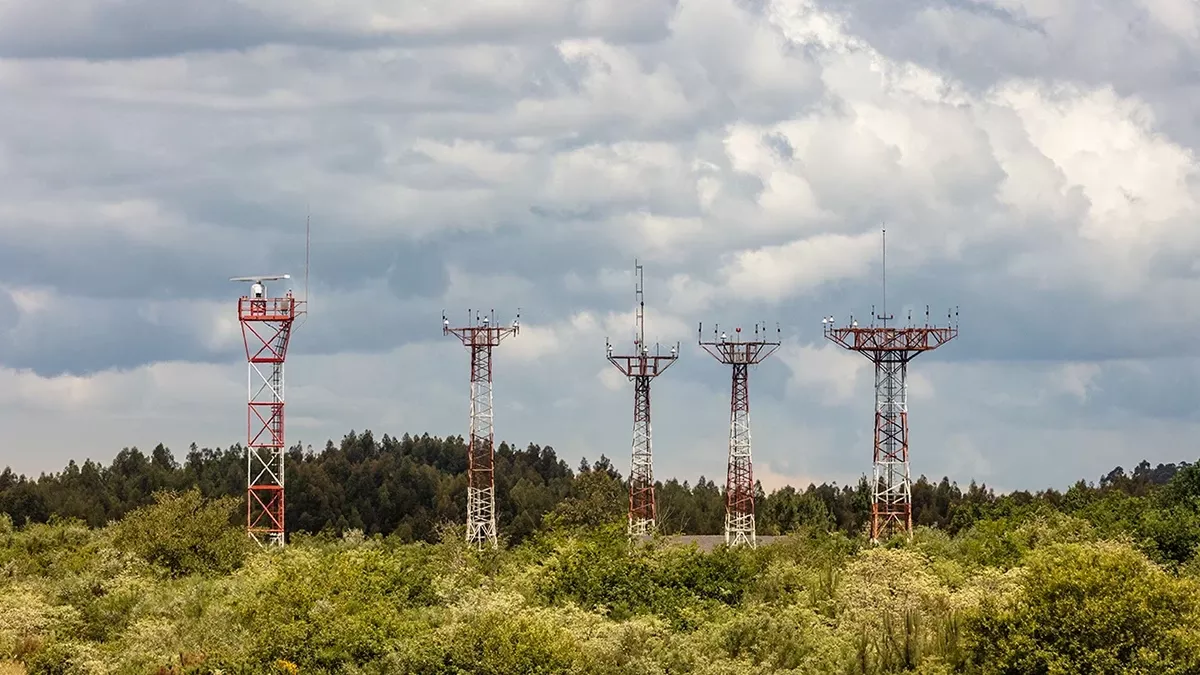 Antenas de comunicaciones de Enaire en Santiago. Foto: Enaire