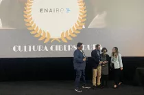 Gerardo Sarmiento, jefe de Ciberseguridad, y Maite Garca Guilln, jefa de Formacin, ambos de ENAIRE, recibiendo el premio. Foto: Enaire
