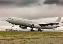 El Airbus A330MRTT RAF Voyager despega desde la RAF de Brize Norton por primera vez propulsado por 100% SAF en ambos motores. Copyright: MoD Crown. Foto: Airbus