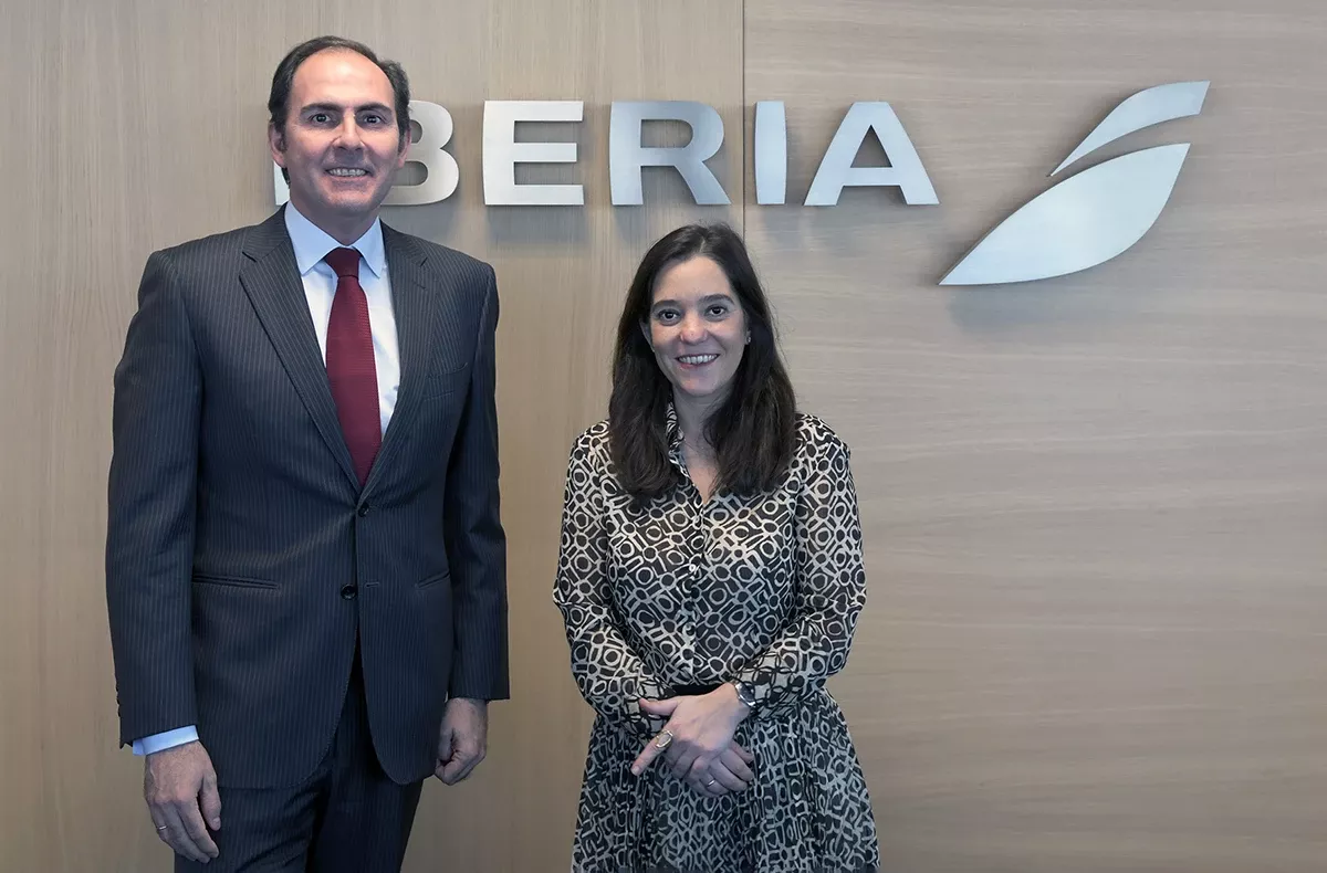 La Alcaldesa de A Corua, Ins Rey Garca junto al presidente de Iberia, Javier Snchez-Prieto. Foto: Iberia