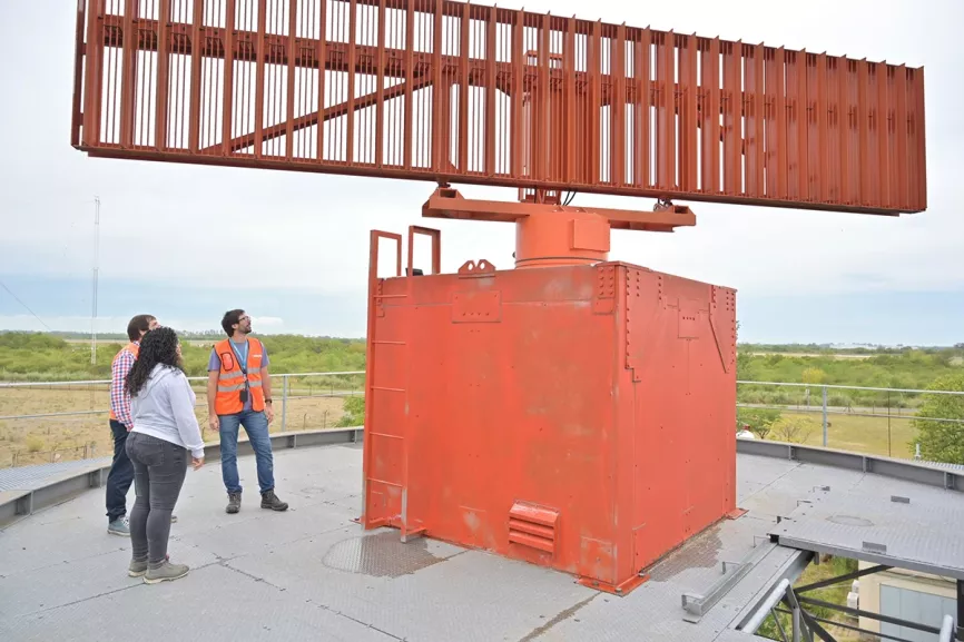 Nueva torre de veinte metros de altura con radar con Modo S y tecnología ADS-B. Foto EANA