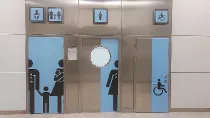 Nuevos baos de la T4 del Aeropuerto de Madrid-Barajas. Foto: Aena