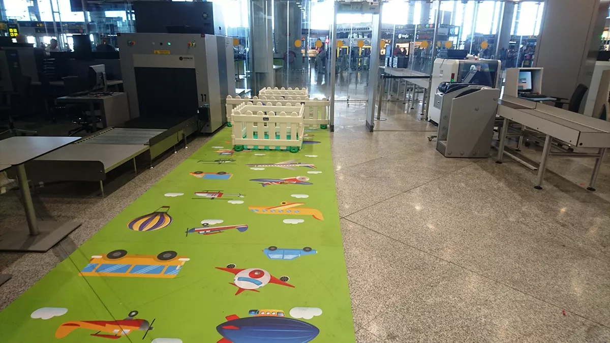 El Aeropuerto de Mlaga-Costa del Sol dedica un nuevo filtro de seguridad para familias, que les facilita el proceso y garantiza la fluidez de trnsito al resto de viajeros. Foto: Aena