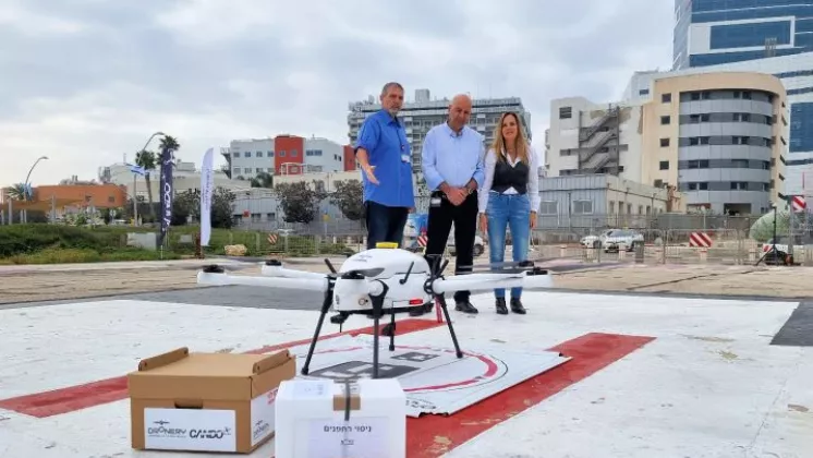 Dron de la compaa Speedbird Aero preparado para el traslado de sangre.