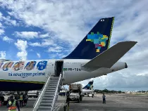 Avión de Azul Linhas Aéreas Brasileiras a320neo con publicidad del Prime Day de Amazon.