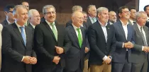 (de izquierda a derecha) ngel Victor Torres, ex presidente del Gobierno Canario, Romn Rodrguez, ex consejero de Hacienda del Gobierno Canario, Rodolfo Nez, presidente de Binter, Fernando Clavijo, presidente del Gobierno Canario, Pablo Rodrguez, consejero de Obras Pblicas del Gobierno de Canarias, y Sebastin Franquis, ex consejero del Gobierno de Canarias. 