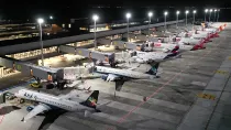 Aeropuerto de Forianopolis en el estado de Santa Catarina, en Brasil con aeronaves de Azul, LATAM y Gol.
