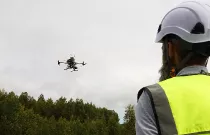 Un dron de del sistema Dronfinder en vuelo.