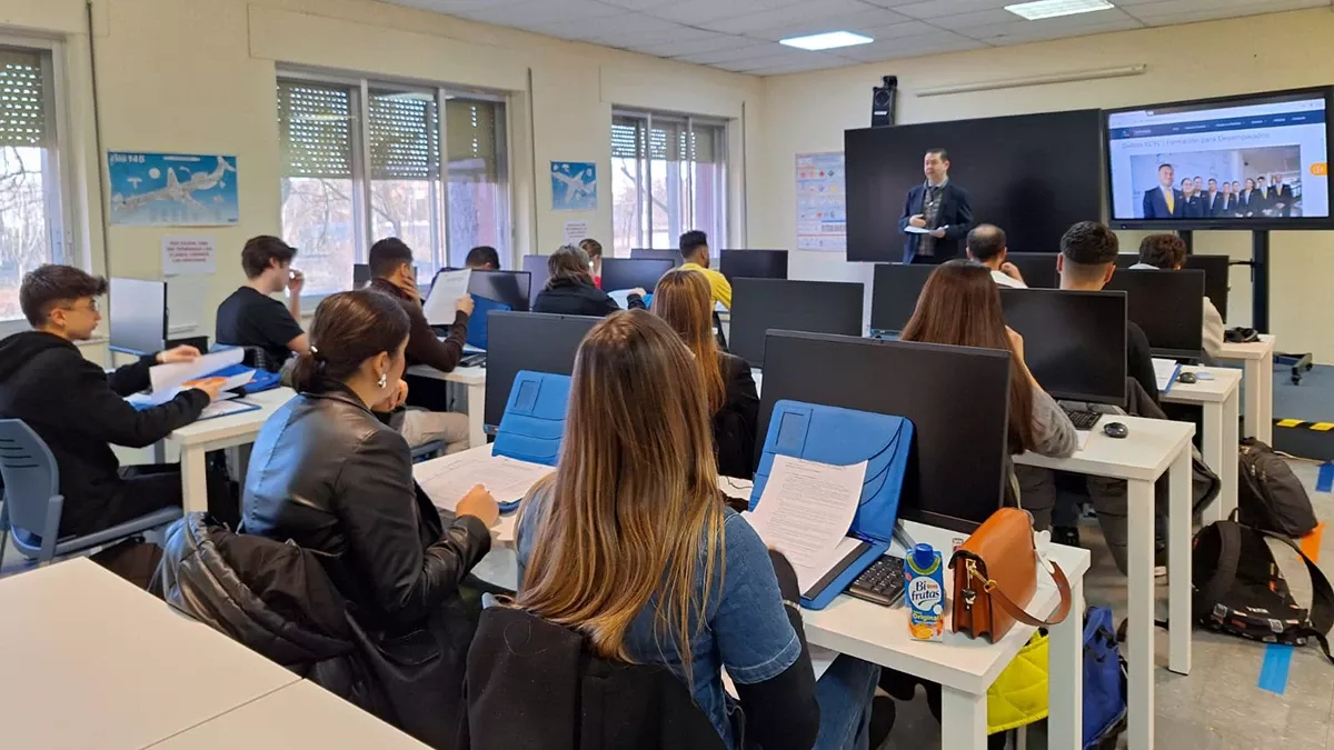 Inicio del curso de Tripulante de Cabina de Pasajeros de Adventia en Salamanca. Foto: Adventia