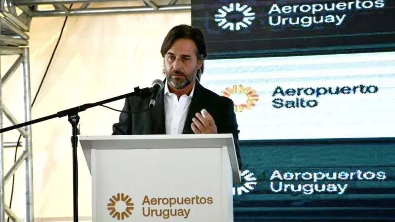 El presidente de la Repblica, Luis Lacalle Pou, durante la inauguracin del Aeropuerto Internacional de Salto.