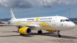 Un Airbus A320 de Vueling en pista.