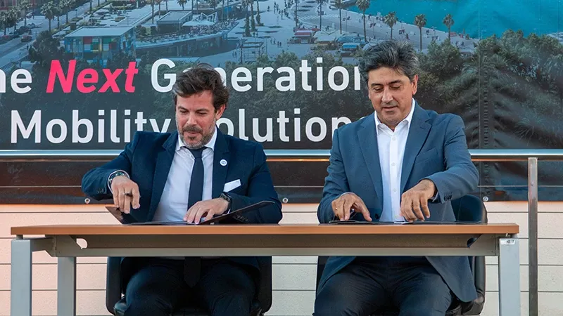 El evento de firma, titulado "The Next Generation Of Mobility Solutions", se celebr en el Museo Aeronutico de Mlaga por Carlos Poveda de Crisalion y Javier Barriga de iJet Aviation.