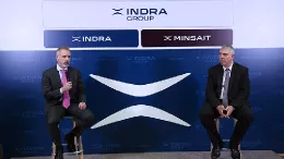 Marc Murtra, presidente de Indra, junto a Jos Vicente de los Mozos, consejero delegado del grupo, en el acto de presentacin de la nueva marca Indra Group.